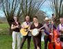 Bluegrass in de tuin van kerk in Den Andel