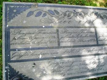 Eenum 14 kinderen Camphuis linker gedeelte - Het rechter grafschrift op het graf is van Tjaart Jakob