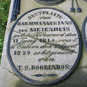 Eenum 24 Echtpaar Van NiejenhuisDoorenbos - Grafschrift Harmmannus Jans van Niejenhuis